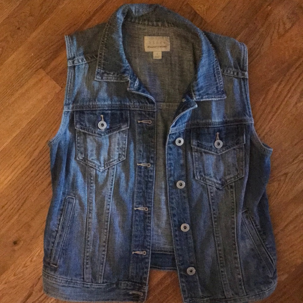 hinge denim vest